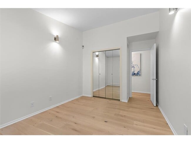 Building Photo - 1345 Fairlawn Way