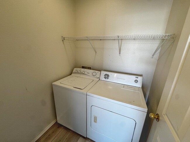 Building Photo - 1105 Meadowlark Way SE