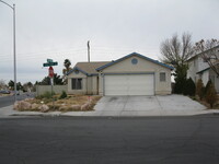 Building Photo - Beautiful  3 bedroom,2 bath,2 car garage h...