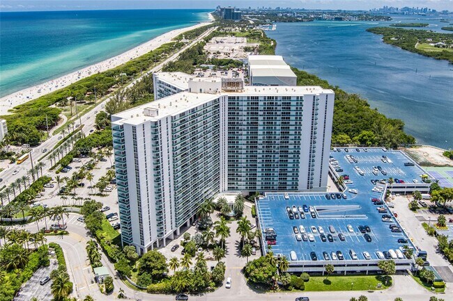 Building Photo - 100 Bayview Dr