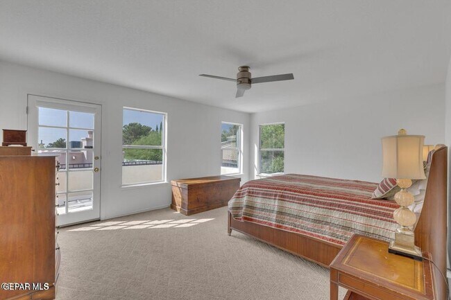 Building Photo - 1121 Regal Ridge Dr