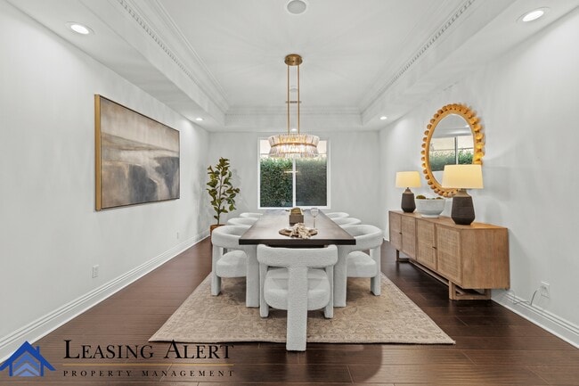 Building Photo - 5011 Hayvenhurst Ave