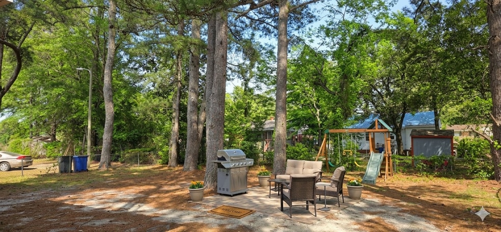 Building Photo - 2076 Seneca Dr