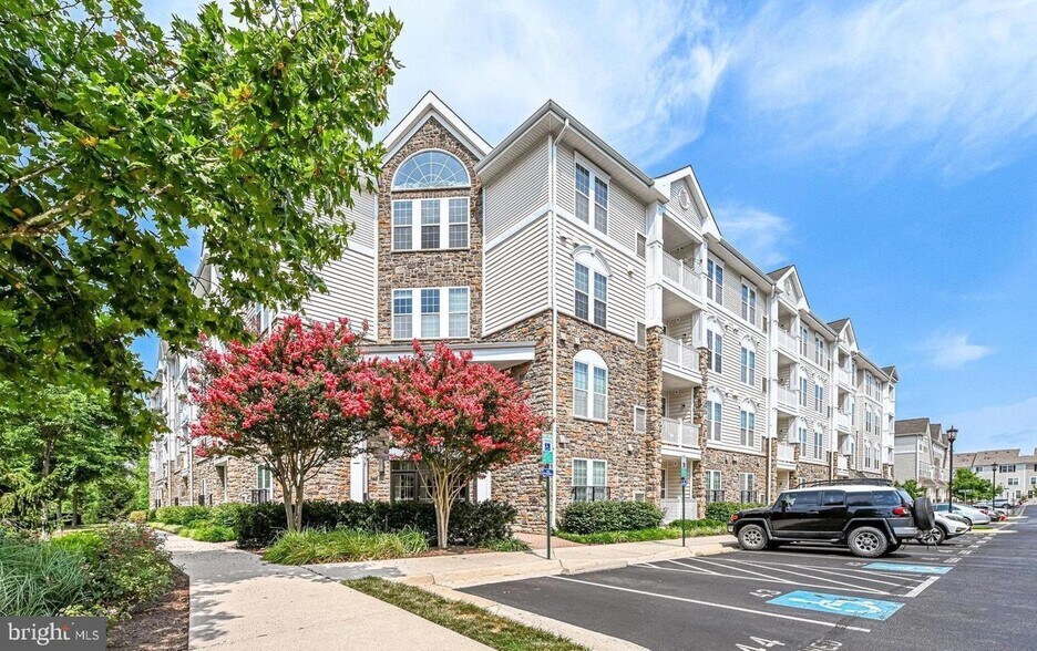 Building Photo - 24701 Byrne Meadow Sq