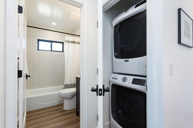 Building Photo - 2610-2612 Juan Street