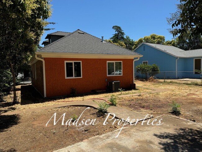 Building Photo - 2718 Brown Ave
