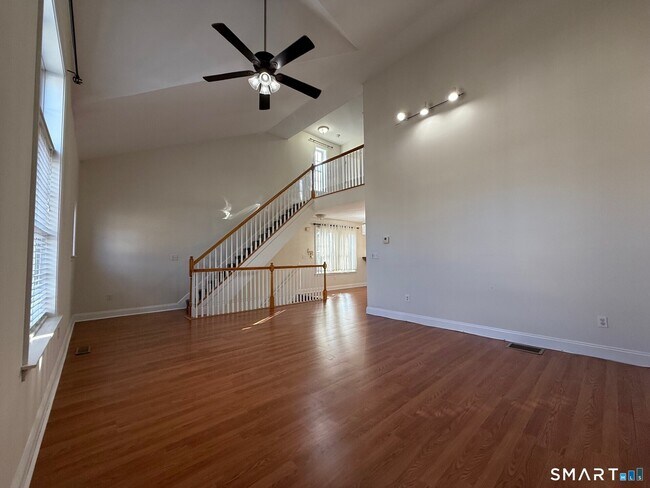 Building Photo - 152 Briar Ln