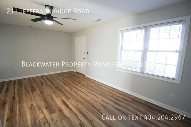 Building Photo - 211 Jefferson Ridge Rd