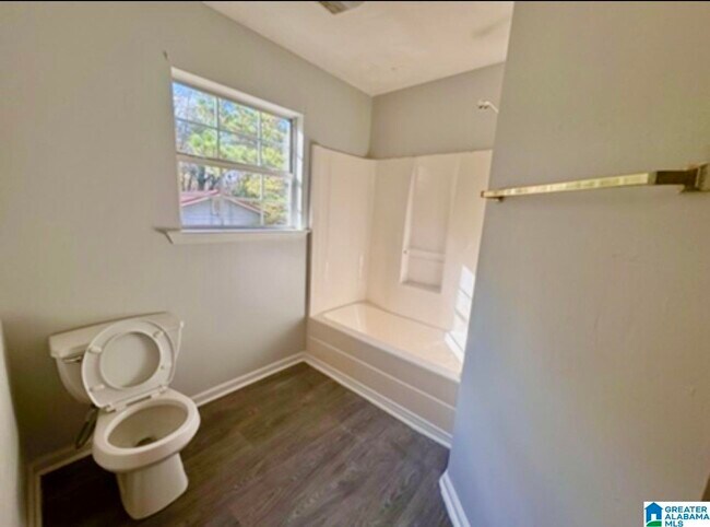 Building Photo - 132 Lola St