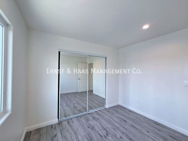 Building Photo - 1320 Lewis Ave