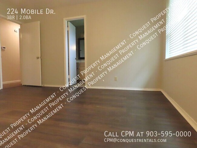Building Photo - 224 Mobile Dr