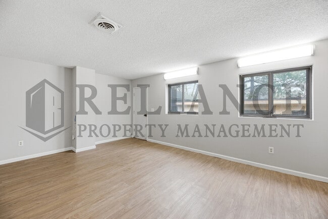 Building Photo - 1908 N Jeanette St