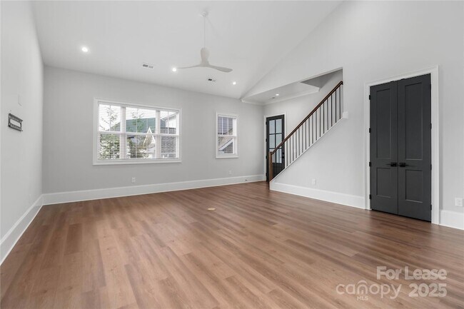 Building Photo - 805 Naples Dr