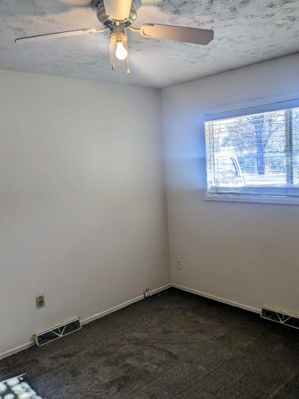 Building Photo - 1040 Ponderosa Dr