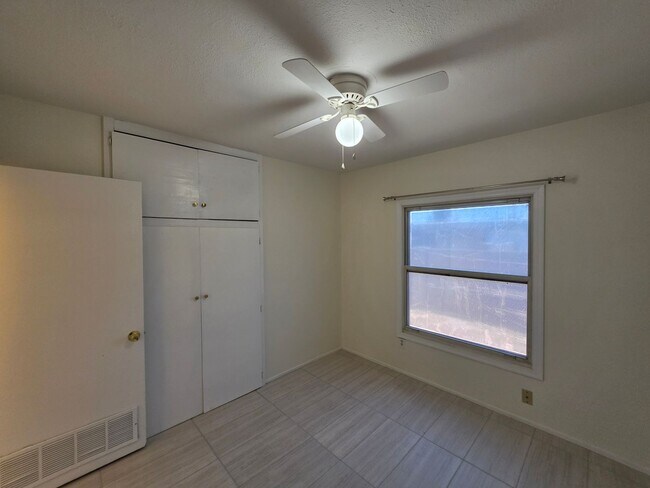 Building Photo - 1243 N Oleander St