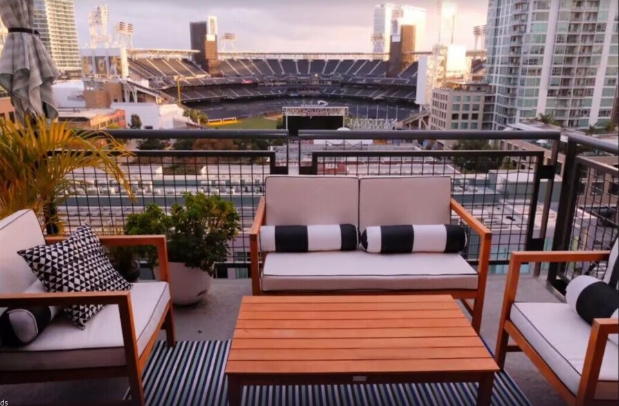 Building Photo - 877 Island Ave