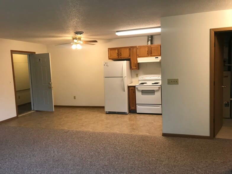 Building Photo - 414 14th Ave W