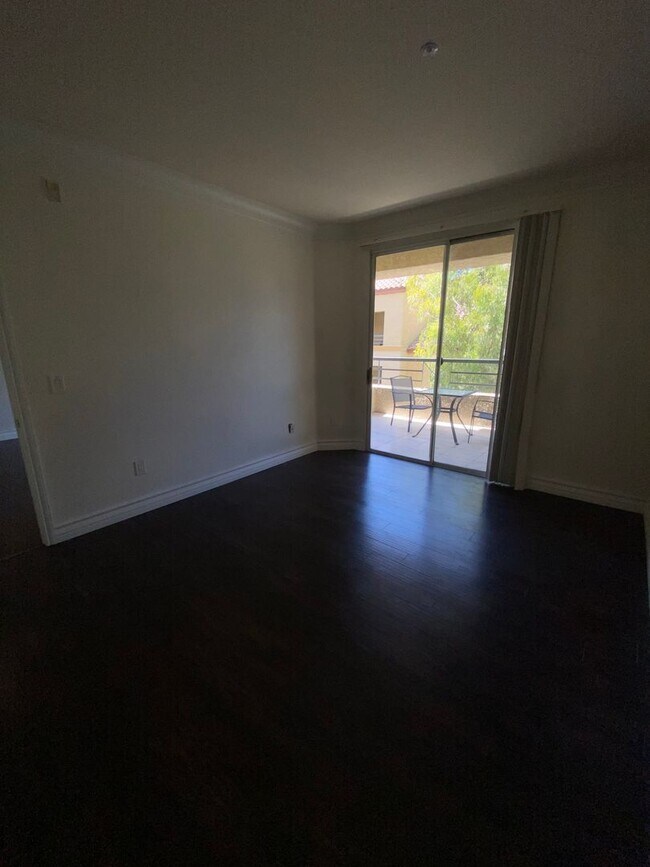 Building Photo - Beautiful, unfurnished luxury condo at the...