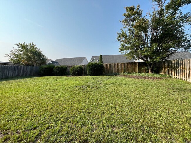 Building Photo - 642 Hillside Dr