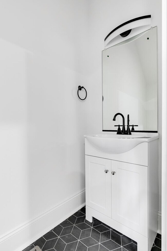 Building Photo - 3003 Midlothian Tpke