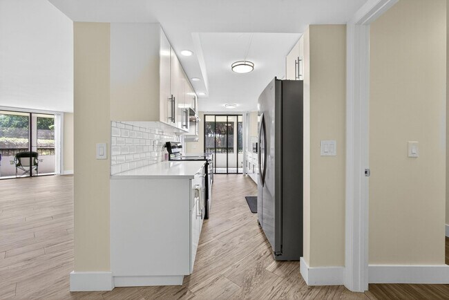 Building Photo - 4770 Fountains Dr S