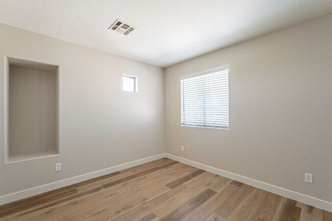 Building Photo - 15885 W Apache St