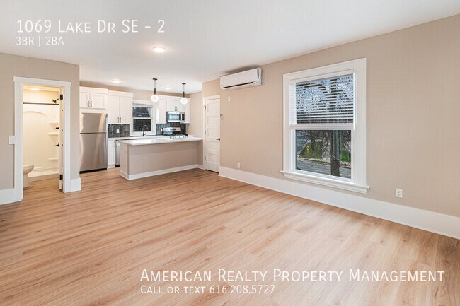 Building Photo - 1069 Lake Dr SE