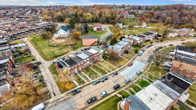 Building Photo - 4310 Roberton Ave