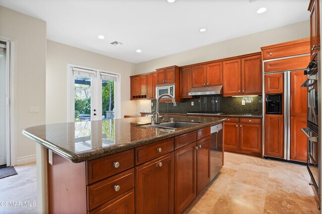 Building Photo - 6077 Mandeville Pl