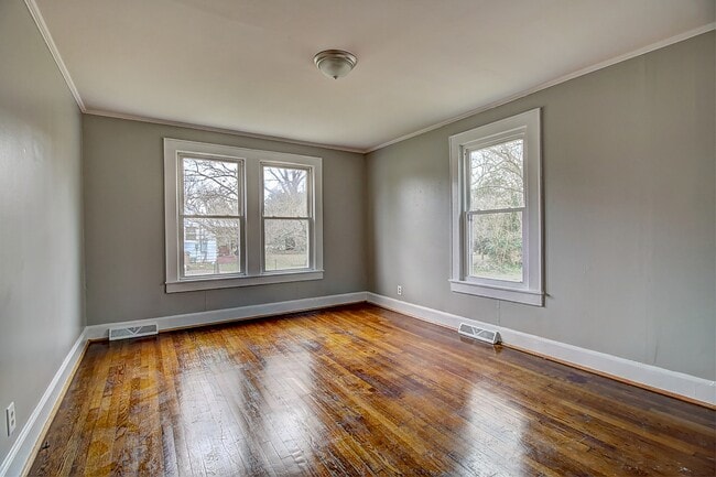 Building Photo - 824 Hamrick St