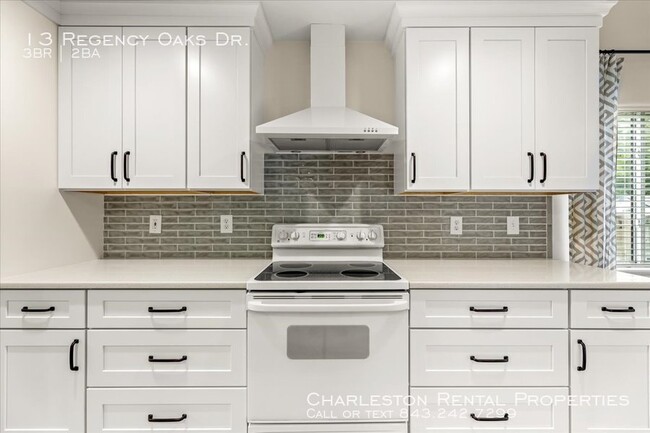 Building Photo - 13 Regency Oaks Dr