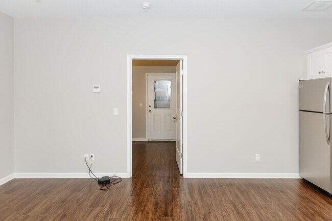 Building Photo - 1632 Miller Ave