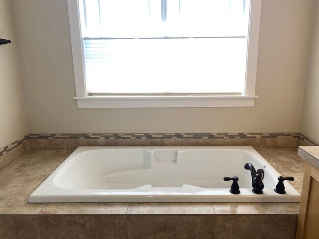 Building Photo - Bethany Creek 3 Bedroom Home!