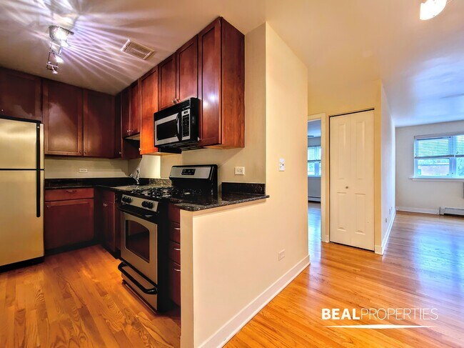 Building Photo - 625 W Wrightwood Ave