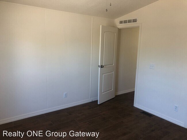 Building Photo - 2 br, 2 bath House - 209 E. Las Praderas