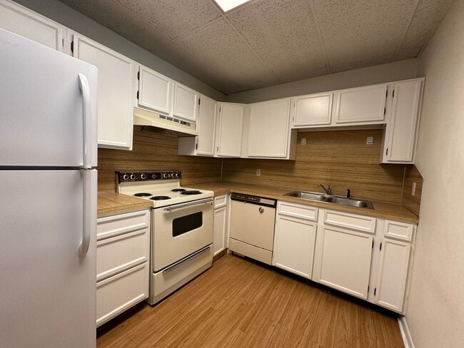 Building Photo - 1 Bedroom / 1  Bath Townhome Kingsport TN