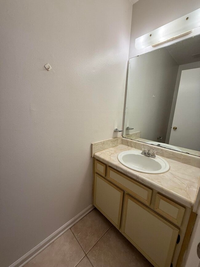 Building Photo - 17 Magnolia Ave SE