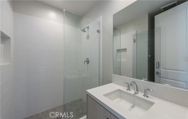 Building Photo - 180 Longden