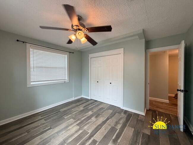 Building Photo - Stunning 3BR Home in PRIME Fort Walton Beach neighborhood!