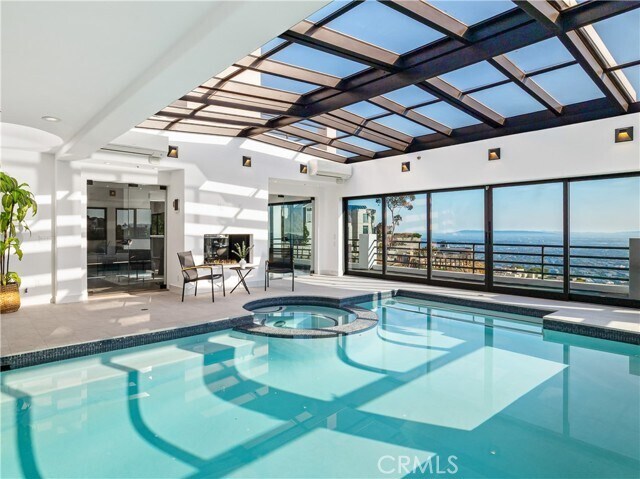 Building Photo - 2287 Sunset Plaza Dr
