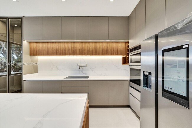 Building Photo - 4100 E Gardenia Ave