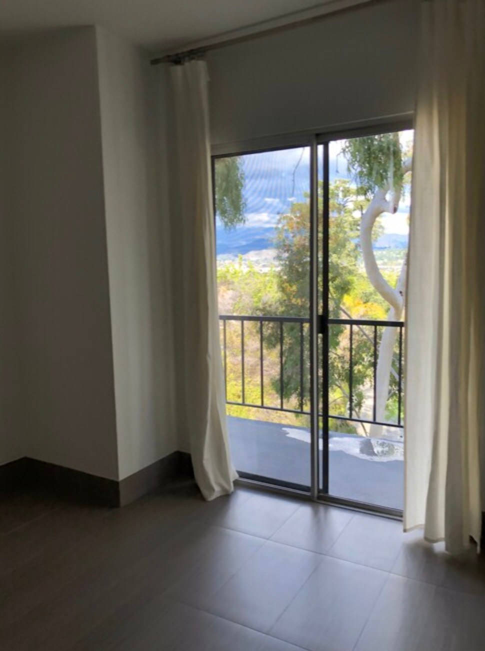 Building Photo - 3949 Los Feliz Blvd