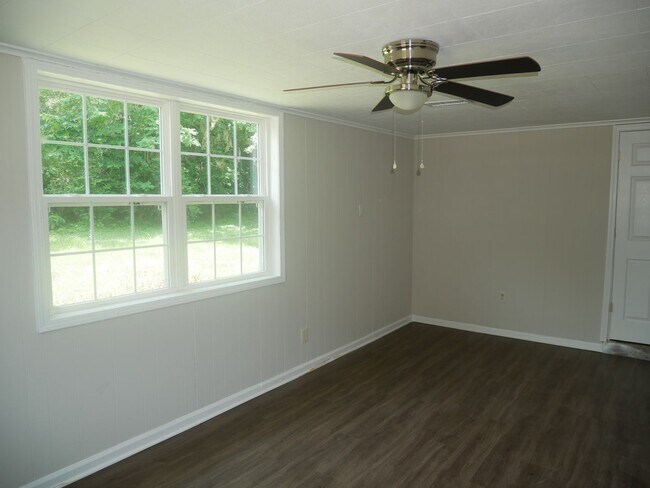 Building Photo - 2011 Coral Hills Dr