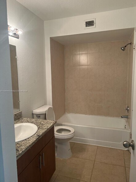 Building Photo - 13060 Vista Isles Dr