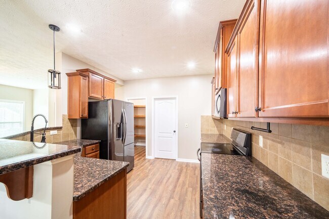 Building Photo - 2 Brentview Dr