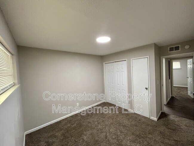 Building Photo - 2506 Redbud Ln