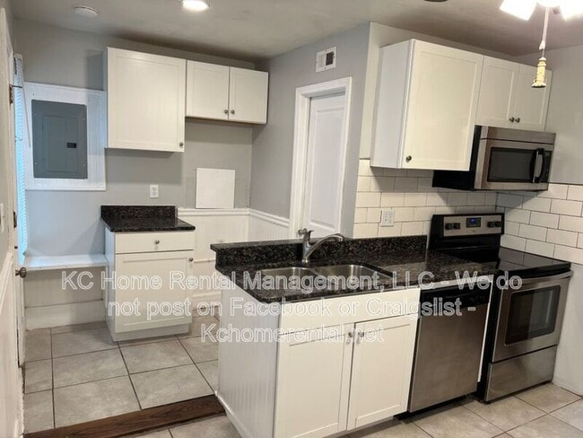 Building Photo - 8009 Summit St