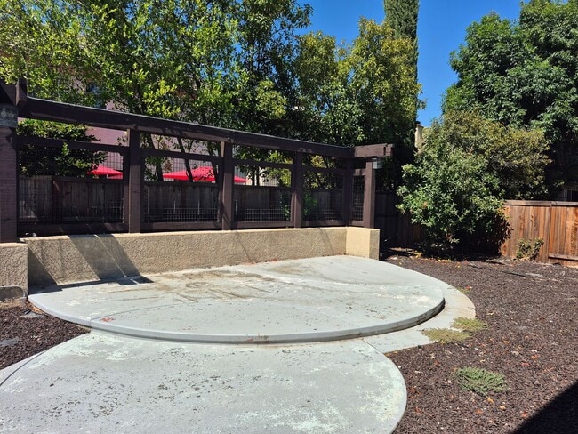 Building Photo - Beautiful 4 bedroom 3.5 bath in Natomas Park