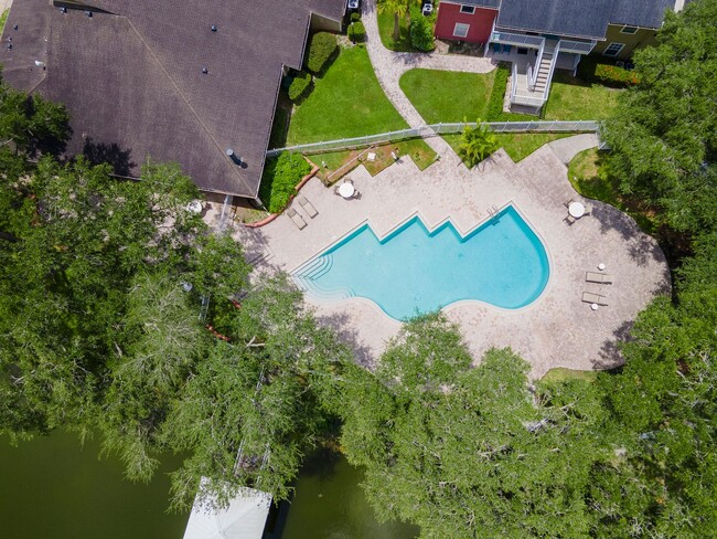 Building Photo - Pool and Lake View - Ground Floor- Corner ...