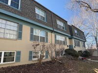 Building Photo - Evolve Real Estate: 2 Bedroom Condo in Den...